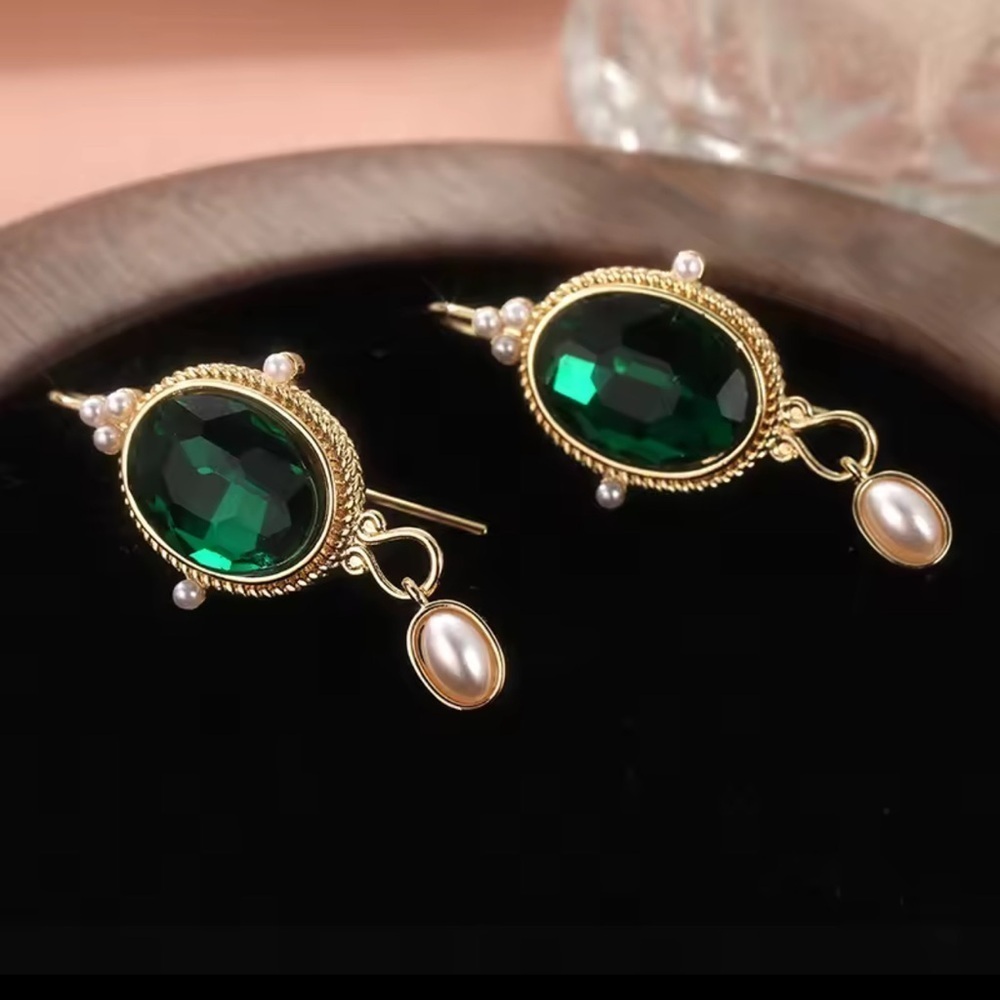 Vintage Emerald Gold Pearl Earrings - Picture 5 of 6